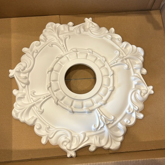 NIB Ceiling Medallion, 18"OD x 3 1/2"ID x 1 1/2"P, Primed - Picture 1 of 8